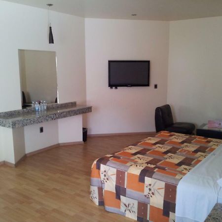 Motel Paraiso Suites Querétaro Екстериор снимка