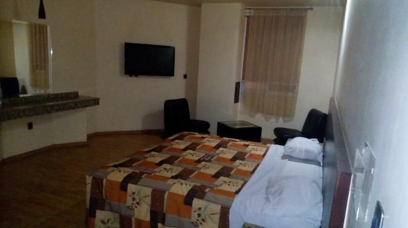Motel Paraiso Suites Querétaro Екстериор снимка