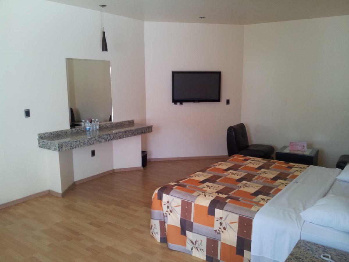 Motel Paraiso Suites Querétaro Екстериор снимка